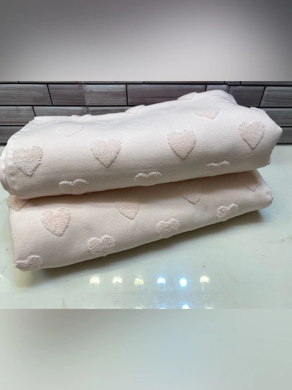 Cupcakes and Cashmere ❤️ 100% Cotton (2) Baby pink  Heart Bath Towels NWT